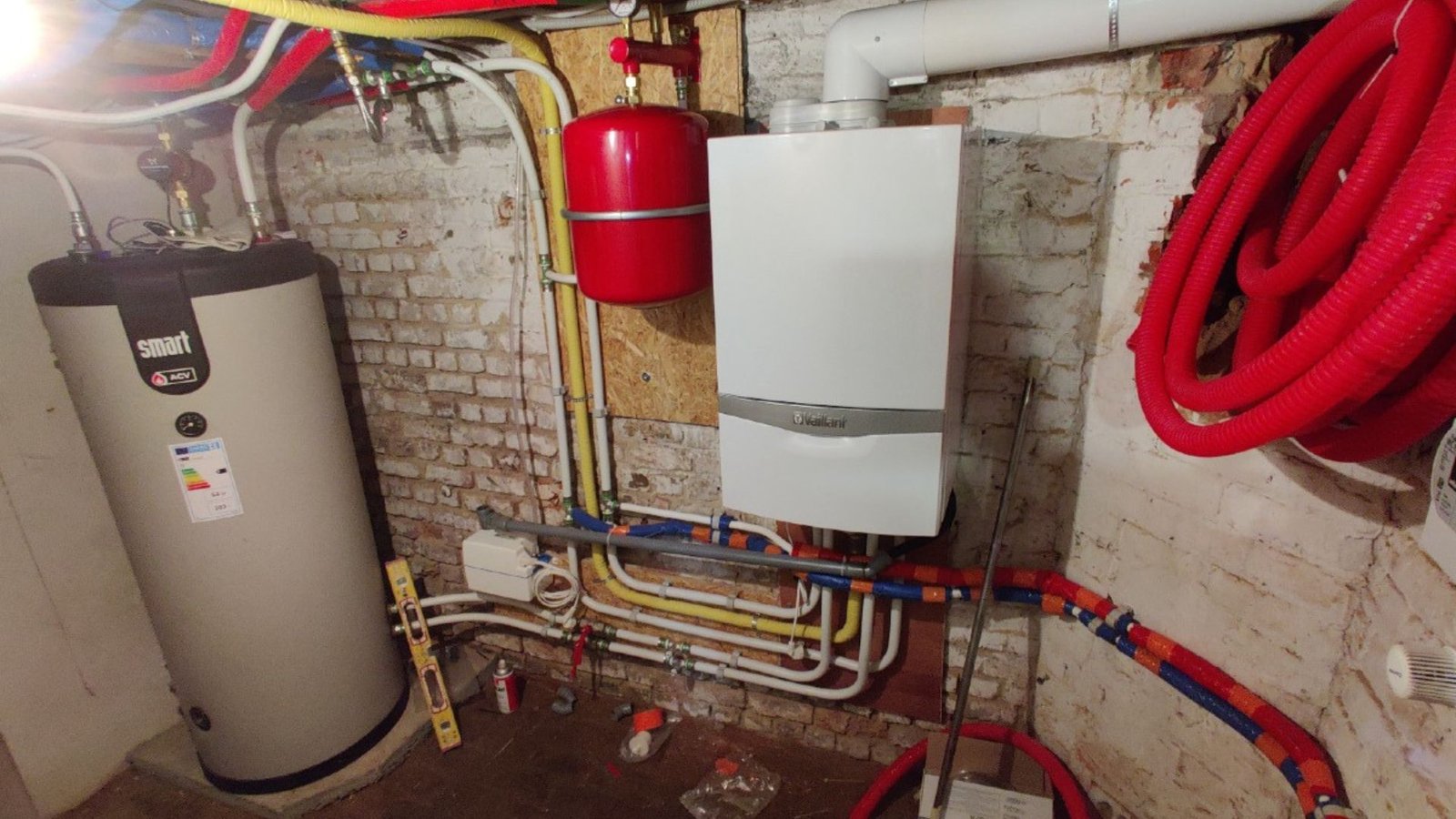 Installation de chaudière, ballon et système de plomberie dans le cadre de la rénovation à Evere